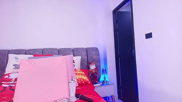 Snapshot of sweegirl69 chatting on 12-04-25, 12:03 sweegirl69 online show from 12-04-25, 12:03