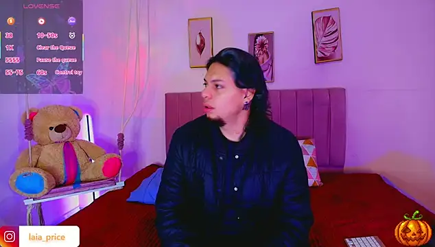 Snapshot of Laia_and_Damian chatting on 10-23-25, 12:04 Laia and Damian online show from 10-23-25, 12:04