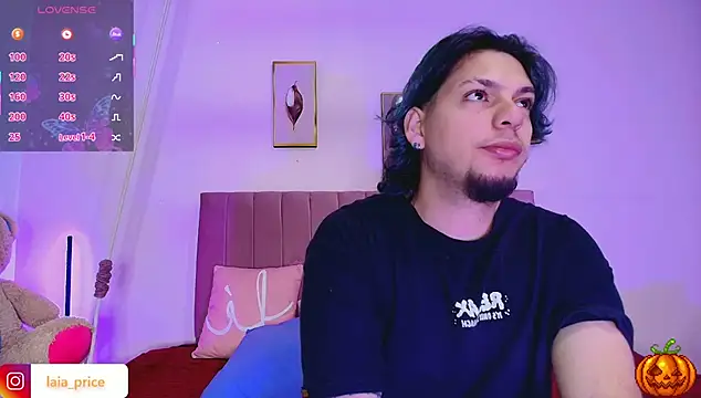 Snapshot of Laia_and_Damian chatting on 10-25-25, 12:02 Laia and Damian online show from 10-25-25, 12:02