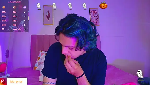 Snapshot of Laia_and_Damian chatting on 10-28-25, 12:30 Laia and Damian online show from 10-28-25, 12:30