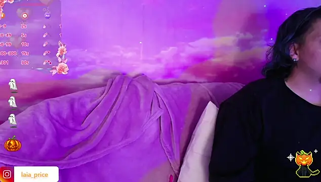 Snapshot of Laia_and_Damian chatting on 10-31-25, 12:22 Laia and Damian online show from 10-31-25, 12:22