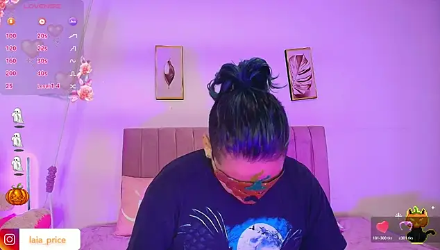 Snapshot of Laia_and_Damian chatting on 10-31-25, 12:28 Laia and Damian online show from 10-31-25, 12:28