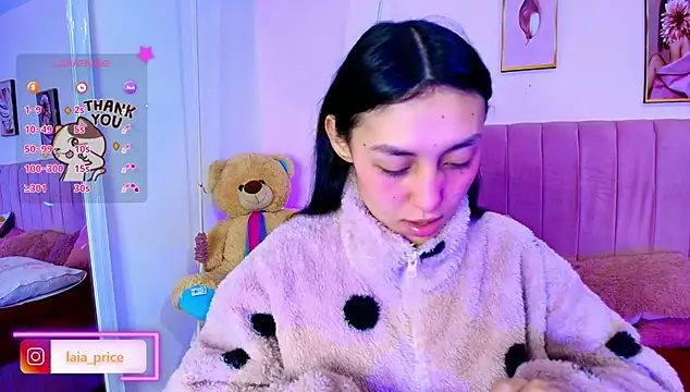 Snapshot of Laia_and_Damian chatting on 11-26-25, 12:28 Laia and Damian online show from 11-26-25, 12:28