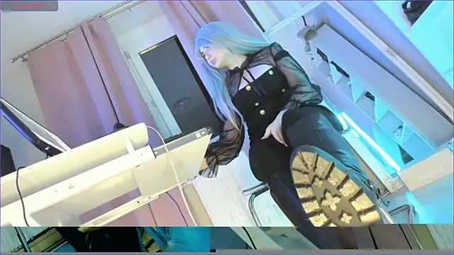 Snapshot of CruelSiren chatting on 10-01-25, 06:47 CruelSiren online show from 10-01-25, 06:47