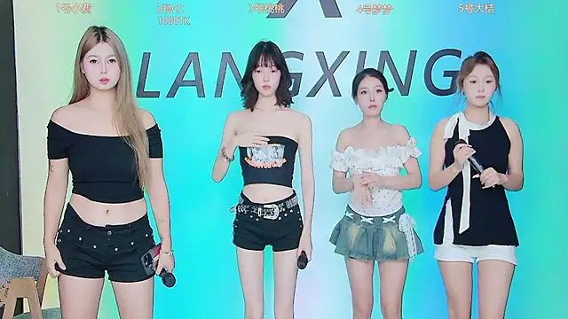 Snapshot of Emeralds_Girls chatting on 09-11-25, 12:33 Emeralds Girls online show from 09-11-25, 12:33