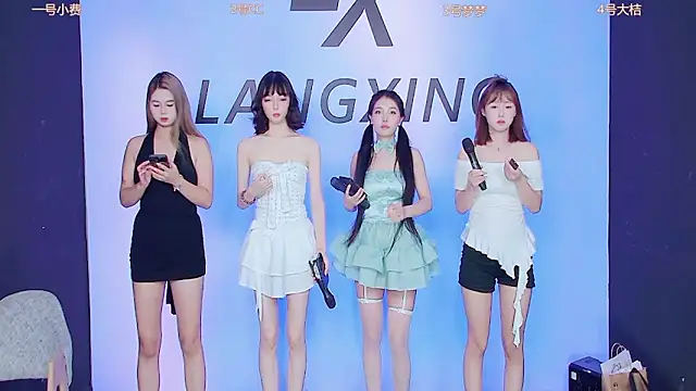 Snapshot of Emeralds_Girls chatting on 09-15-25, 12:54 Emeralds Girls online show from 09-15-25, 12:54