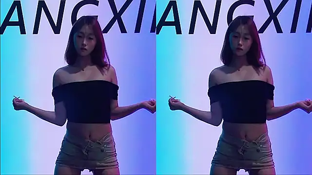 Snapshot of Emeralds_Girls chatting on 09-18-25, 01:18 Emeralds Girls online show from 09-18-25, 01:18