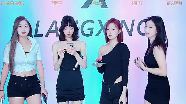 Snapshot of Emeralds_Girls chatting on 09-29-25, 12:49 Emeralds Girls online show from 09-29-25, 12:49