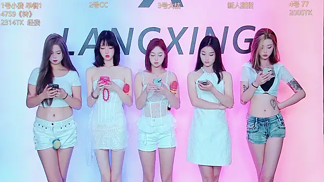 Snapshot of Emeralds_Girls chatting on 09-30-25, 12:59 Emeralds Girls online show from 09-30-25, 12:59