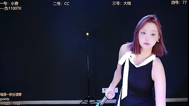 Snapshot of Emeralds_Girls chatting on 10-12-25, 01:37 Emeralds Girls online show from 10-12-25, 01:37