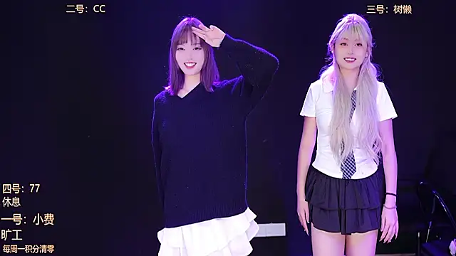 Snapshot of Emeralds_Girls chatting on 10-22-25, 11:15 Emeralds Girls online show from 10-22-25, 11:15