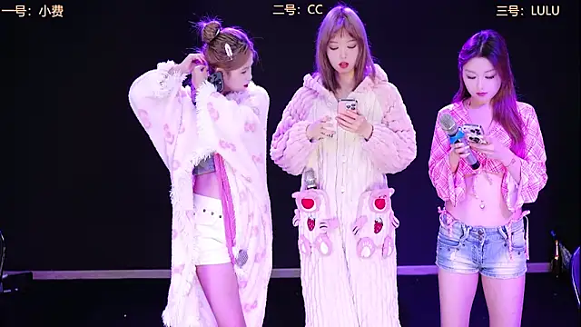 Snapshot of Emeralds_Girls chatting on 11-06-25, 11:37 Emeralds Girls online show from 11-06-25, 11:37