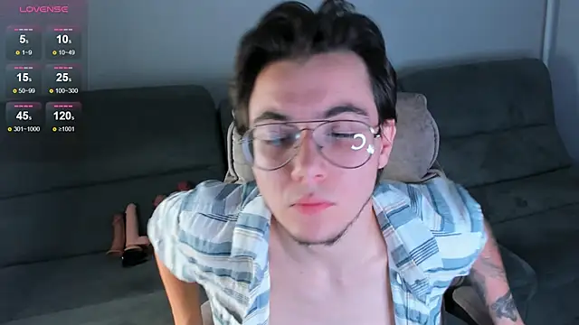 Snapshot of tyler_bergg chatting on 09-25-25, 11:52 tyler bergg online show from 09-25-25, 11:52