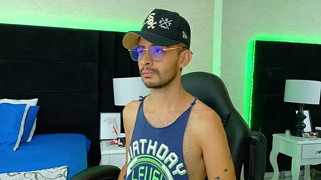 Snapshot of HairyDiamond_ chatting on 09-19-25, 03:41 HairyDiamond  online show from 09-19-25, 03:41