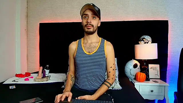 Snapshot of HairyDiamond_ chatting on 10-21-25, 04:08 HairyDiamond  online show from 10-21-25, 04:08