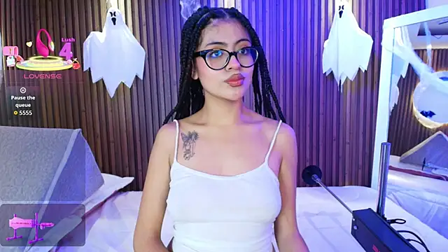 AlanaWalker9 online show from 10-17-25, 03:42