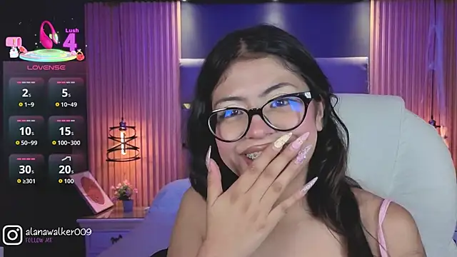 AlanaWalker9 online show from 11-18-25, 03:45