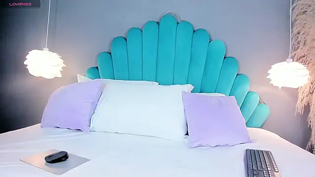 VanessaLogan online show from 10-21-25, 11:16