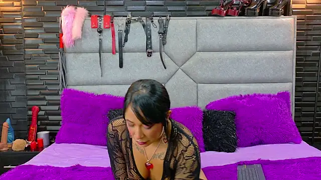 DaiaRousi online show from 10-15-25, 02:33