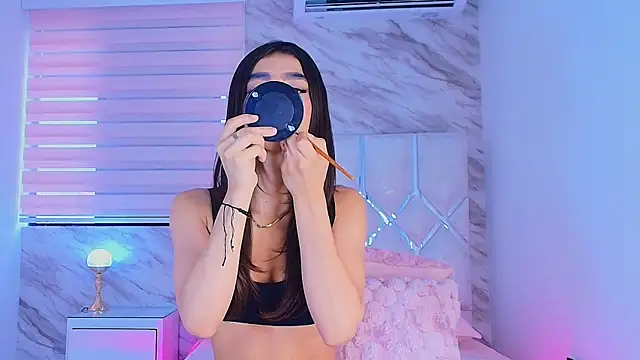 Snapshot of collet_1 chatting on 11-06-25, 12:06 collet 1 online show from 11-06-25, 12:06