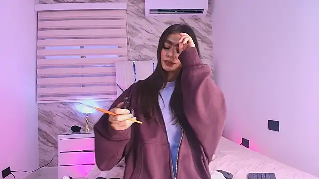 Snapshot of collet_1 chatting on 11-11-25, 11:54 collet 1 online show from 11-11-25, 11:54