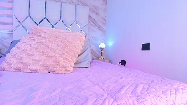 Snapshot of collet_1 chatting on 11-26-25, 11:55 collet 1 online show from 11-26-25, 11:55