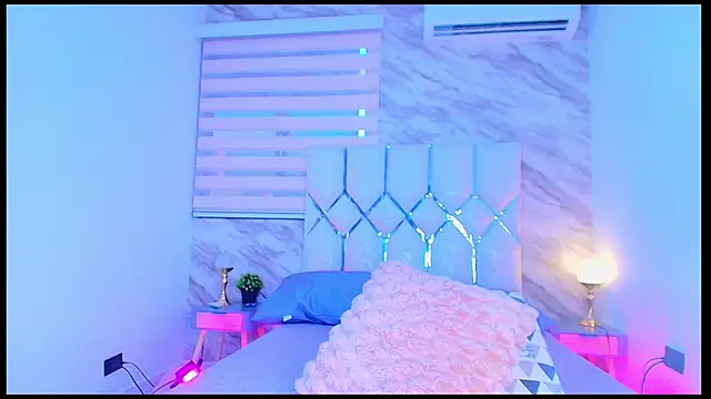 Snapshot of collet_1 chatting on 12-14-25, 11:59 collet 1 online show from 12-14-25, 11:59