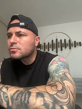 Snapshot of joshmahe chatting on 09-10-25, 02:06 joshmahe online show from 09-10-25, 02:06