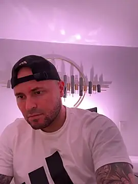 Snapshot of joshmahe chatting on 10-08-25, 04:43 joshmahe online show from 10-08-25, 04:43