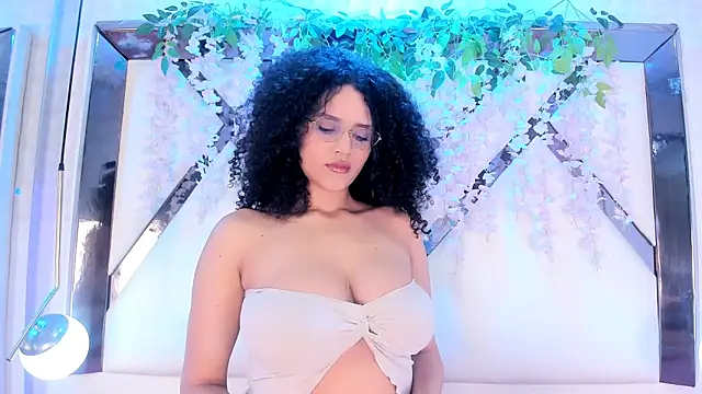 Snapshot of Lilithadams1 chatting on 02-12-26, 02:56 Lilithadams1 online show from 02-12-26, 02:56