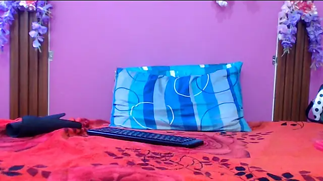 skinnysofia18 online show from 10-01-25, 01:06