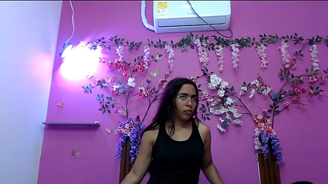 skinnysofia18 online show from 04-06-26, 01:45