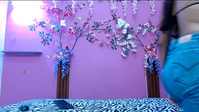 skinnysofia18 online show from 04-08-26, 01:33