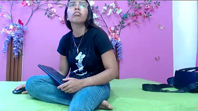 skinnysofia18 online show from 04-23-26, 01:46