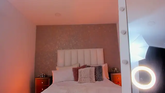 Snapshot of KaylieBrooks chatting on 11-21-25, 06:28 KaylieBrooks online show from 11-21-25, 06:28