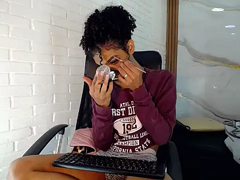 Penelopee Rouse online show from 09-25-25, 08:01