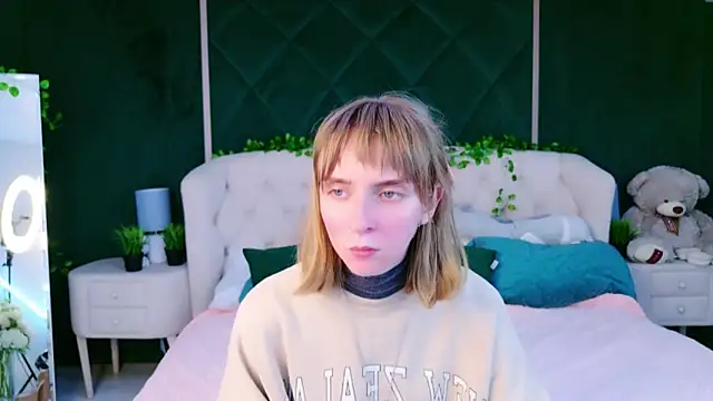 Beverly Gomes online show from 10-09-25, 03:43