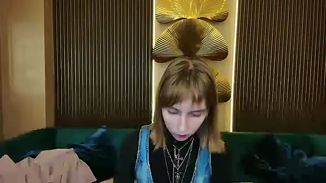 Beverly Gomes online show from 11-22-25, 03:55