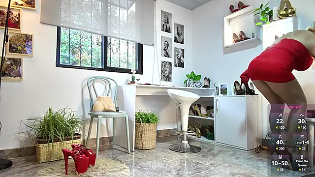 Snapshot of mrs_edha chatting on 09-30-25, 12:43 mrs edha online show from 09-30-25, 12:43