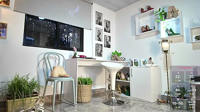 Snapshot of mrs_edha chatting on 10-02-25, 10:44 mrs edha online show from 10-02-25, 10:44