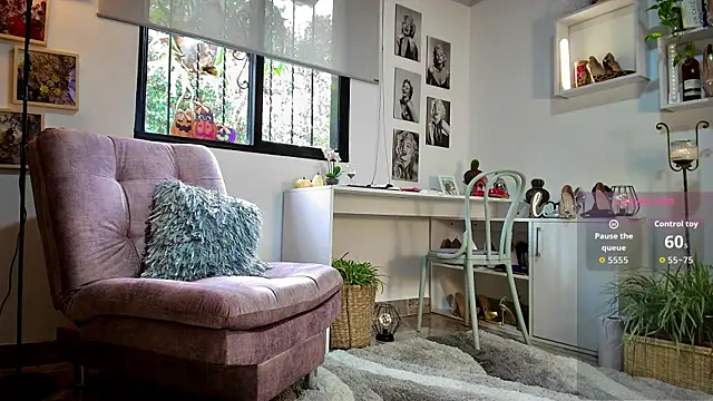 Snapshot of mrs_edha chatting on 10-29-25, 12:29 mrs edha online show from 10-29-25, 12:29