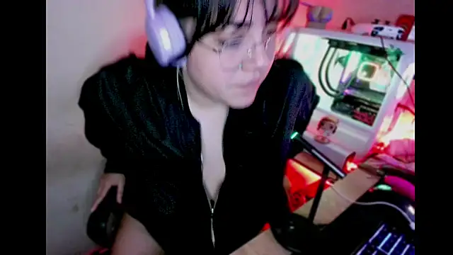 Snapshot of PinkDenial chatting on 09-14-25, 04:17 PinkDenial online show from 09-14-25, 04:17