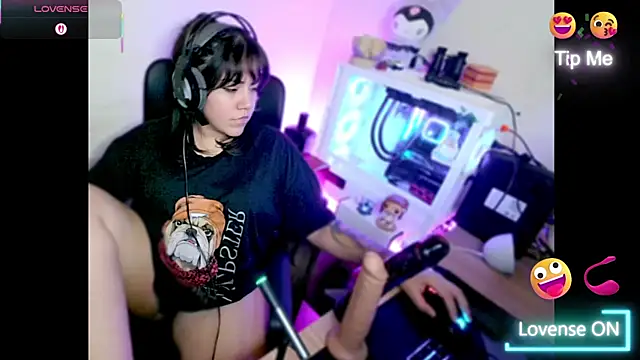 Snapshot of PinkDenial chatting on 12-04-25, 04:33 PinkDenial online show from 12-04-25, 04:33