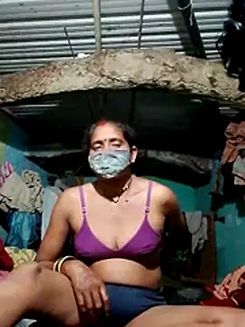 Snapshot of CUTE-004 chatting on 10-26-25, 03:18 CUTE-004 online show from 10-26-25, 03:18