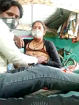 Snapshot of CUTE-004 chatting on 11-17-25, 08:42 CUTE-004 online show from 11-17-25, 08:42