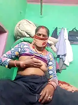 Snapshot of CUTE-004 chatting on 11-20-25, 09:53 CUTE-004 online show from 11-20-25, 09:53