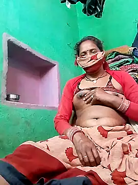 Snapshot of CUTE-004 chatting on 12-03-25, 08:00 CUTE-004 online show from 12-03-25, 08:00