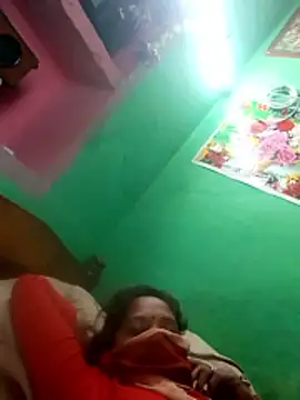 Snapshot of CUTE-004 chatting on 12-15-25, 08:40 CUTE-004 online show from 12-15-25, 08:40