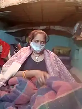 Snapshot of CUTE-004 chatting on 12-17-25, 04:57 CUTE-004 online show from 12-17-25, 04:57