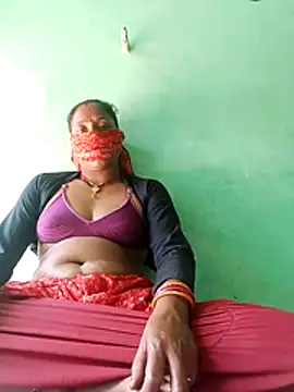 Snapshot of CUTE-004 chatting on 03-11-26, 09:26 CUTE-004 online show from 03-11-26, 09:26